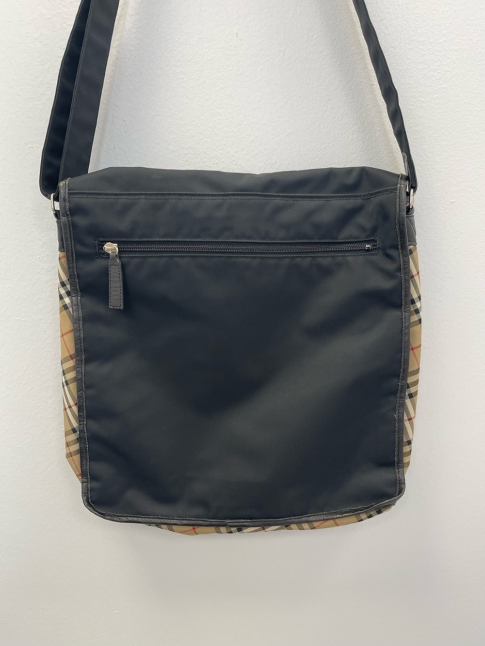 Burberry Vintage Nova Check Nylon/Leather Messenger Bag - Preowned - Picture 2 of 16